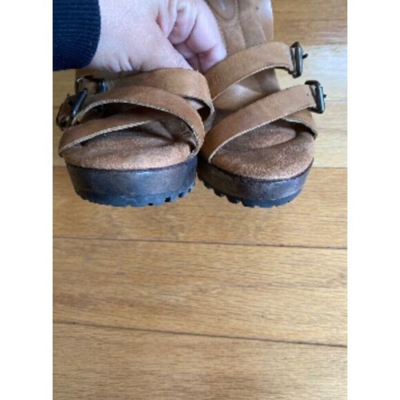 Clarks Tan Brown Suede Strappy Sandals With Memory Fit Cushion Size 8M - Picture 6 of 11